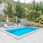 Bali فيلة *